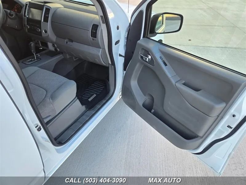 Used 2020 Nissan Frontier SV image 18