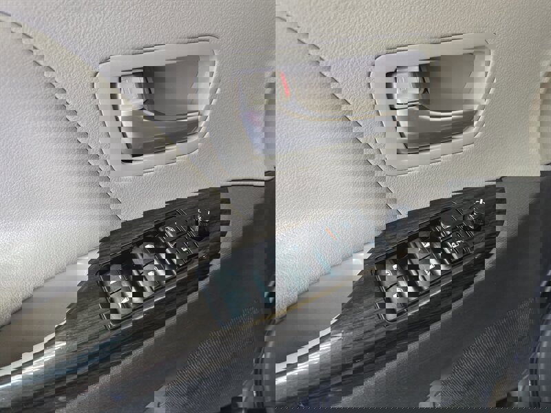 Used 2017 Toyota Sienna XLE w/ XLE Navigation Package image 19