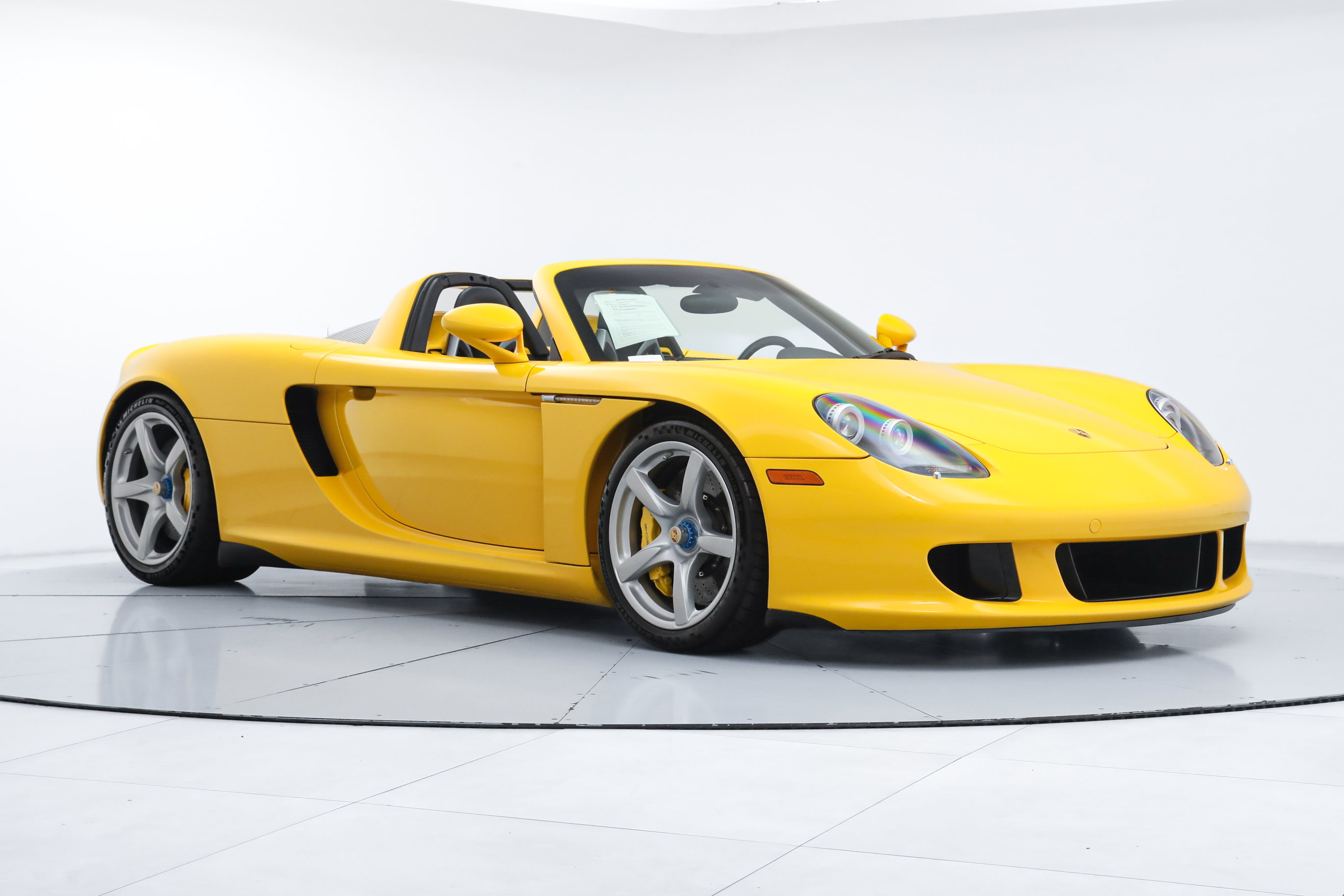 Used 2005 Porsche Carrera GT RWD image 9