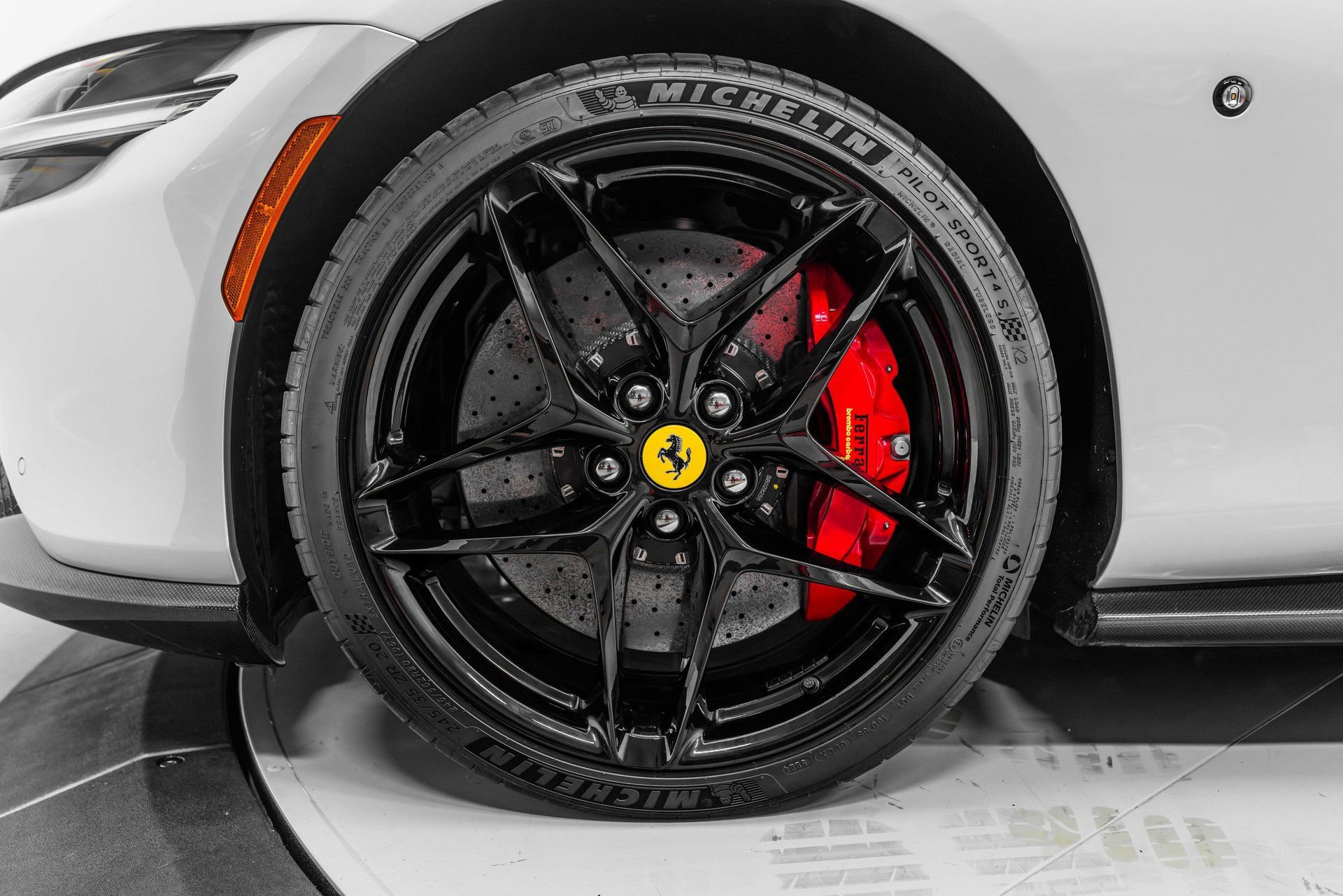 Certified 2025 Ferrari Roma Spider RWD image 13