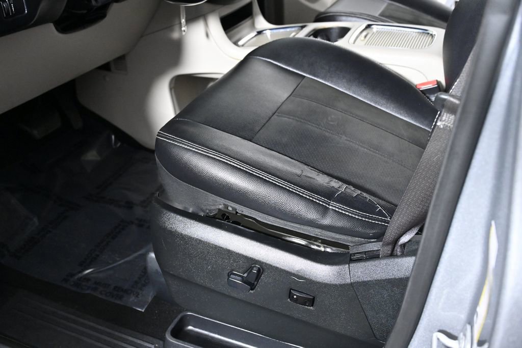 Used 2019 Dodge Grand Caravan SXT image 22