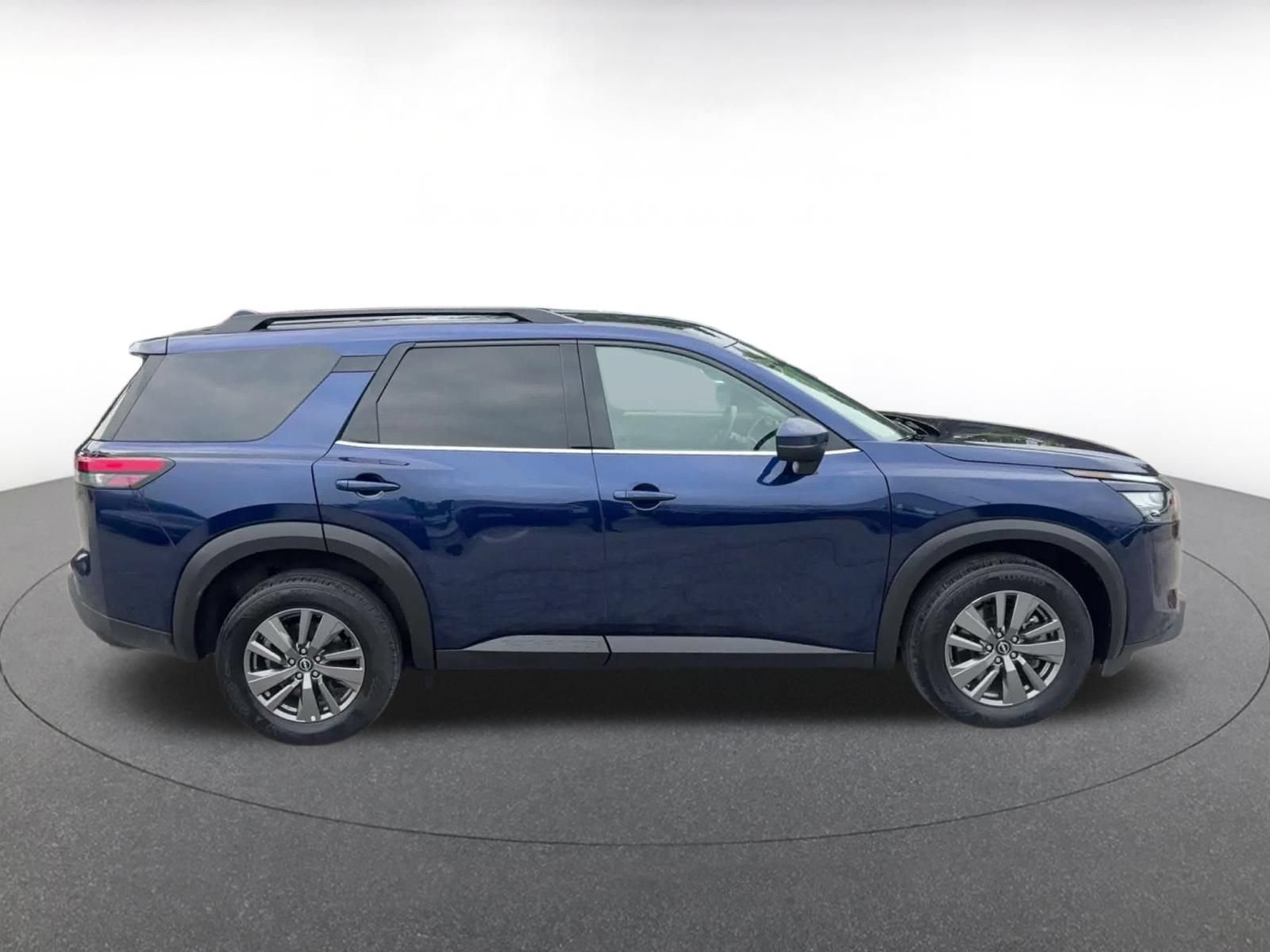 Used 2025 Nissan Pathfinder SV AWD/4WD image 13