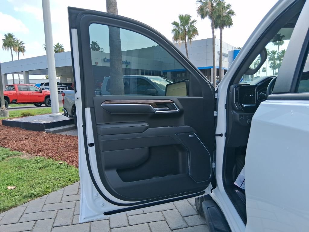Used 2025 Chevrolet Silverado 1500 LT Trail Boss w/ LT Trail Boss Premium Package AWD/4WD image 16