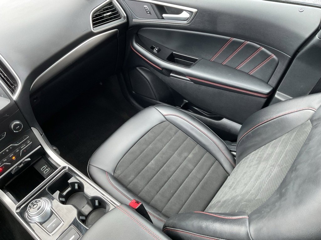 Used 2020 Ford Edge ST-Line w/ Cold Weather Package image 18