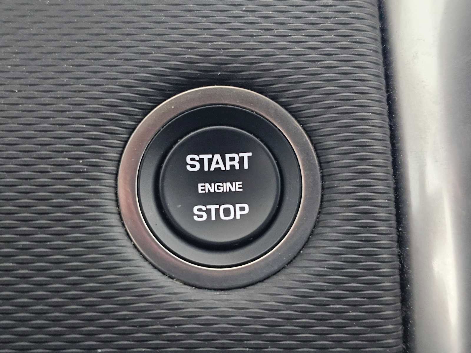 Used 2023 Land Rover Discovery Metropolitan Edition image 29