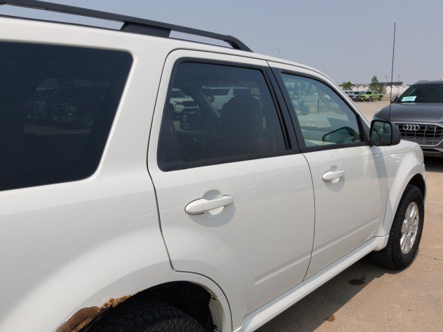 Used 2010 Mercury Mariner 4WD image 9