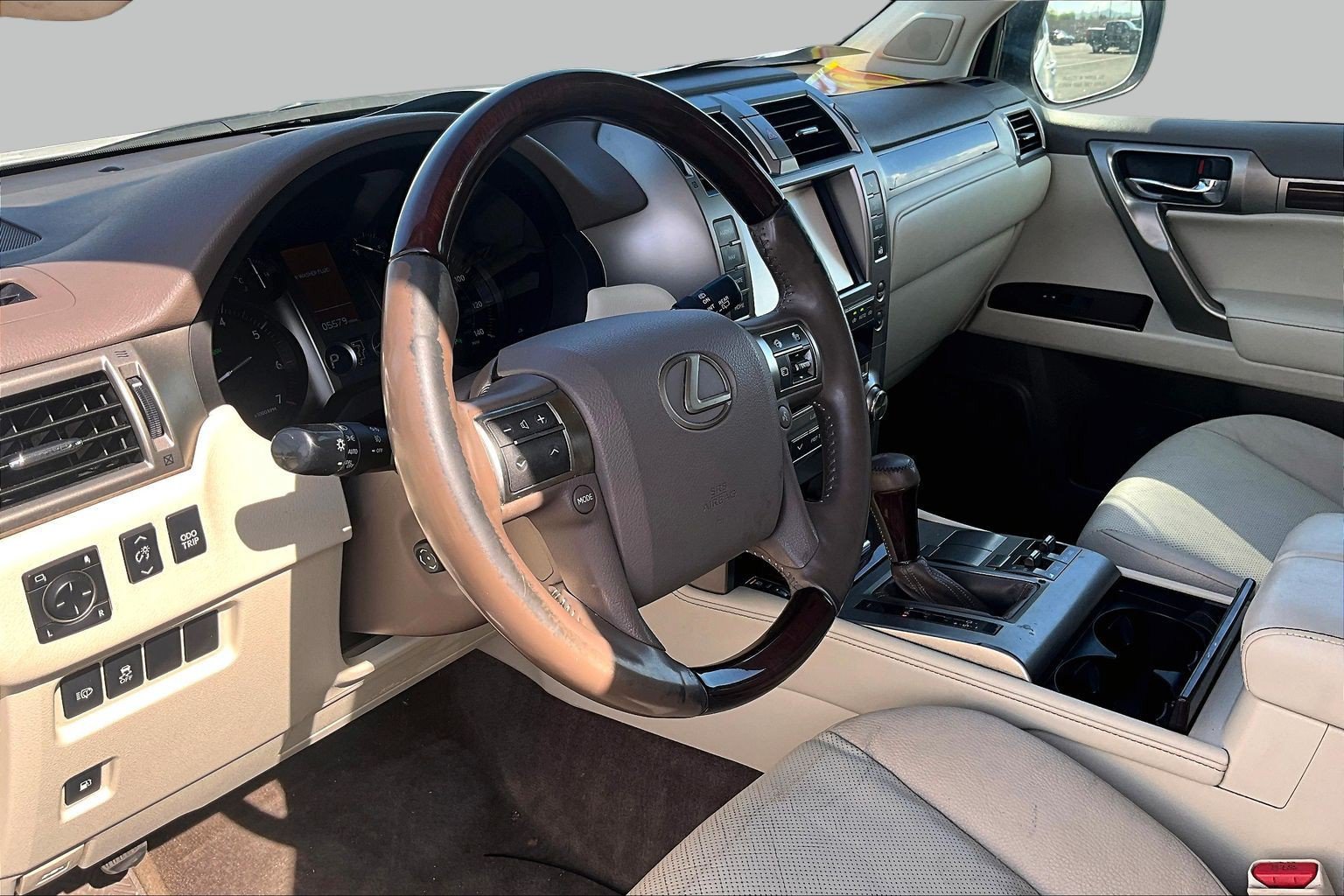 Used 2019 Lexus GX 460 Premium w/ Premium Package AWD/4WD image 11