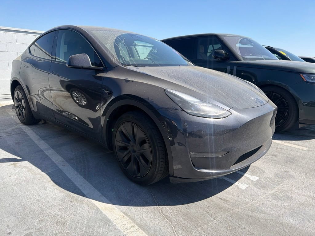 Used 2024 Tesla Model Y Long Range AWD/4WD image 2