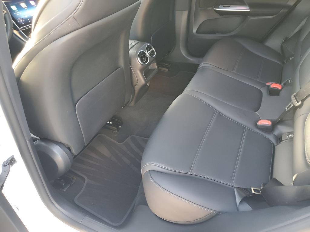 Used 2025 Mercedes-Benz GLC 300 4MATIC image 20