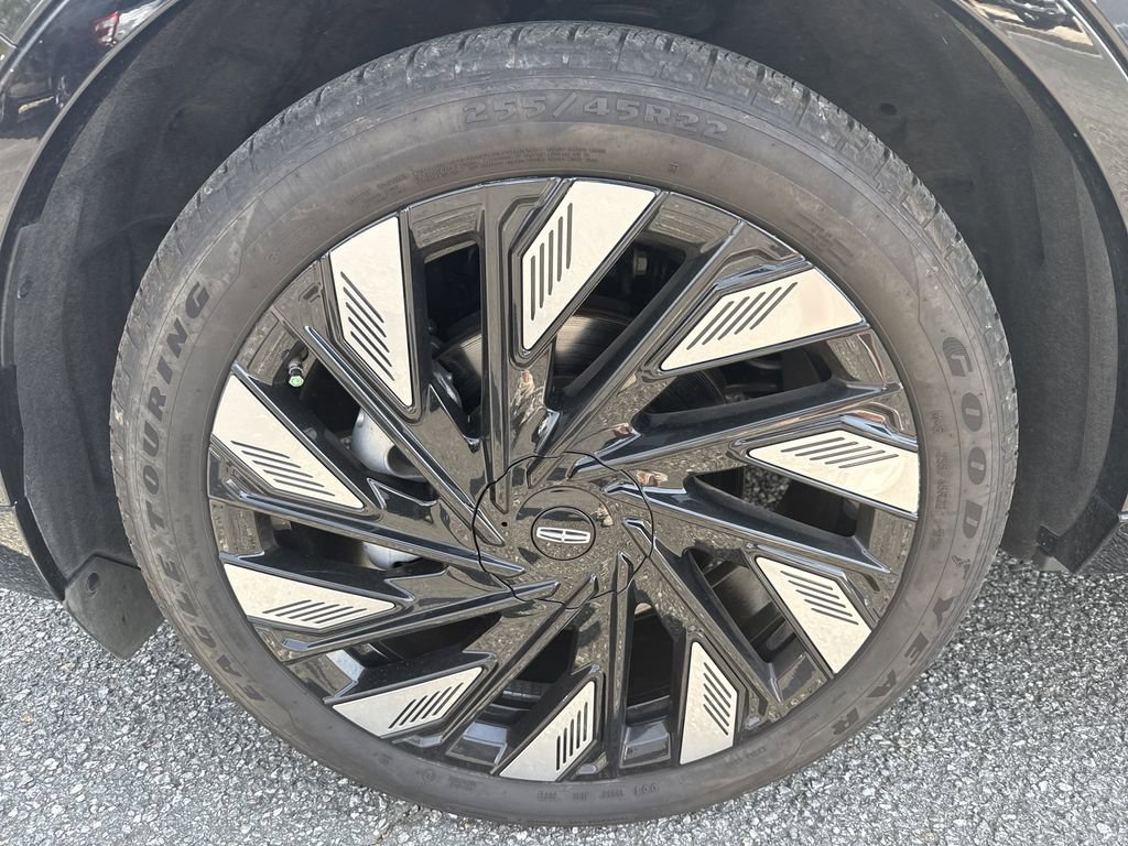 Used 2024 Lincoln Nautilus Reserve w/ Jet Appearance Package (87T) AWD/4WD image 11