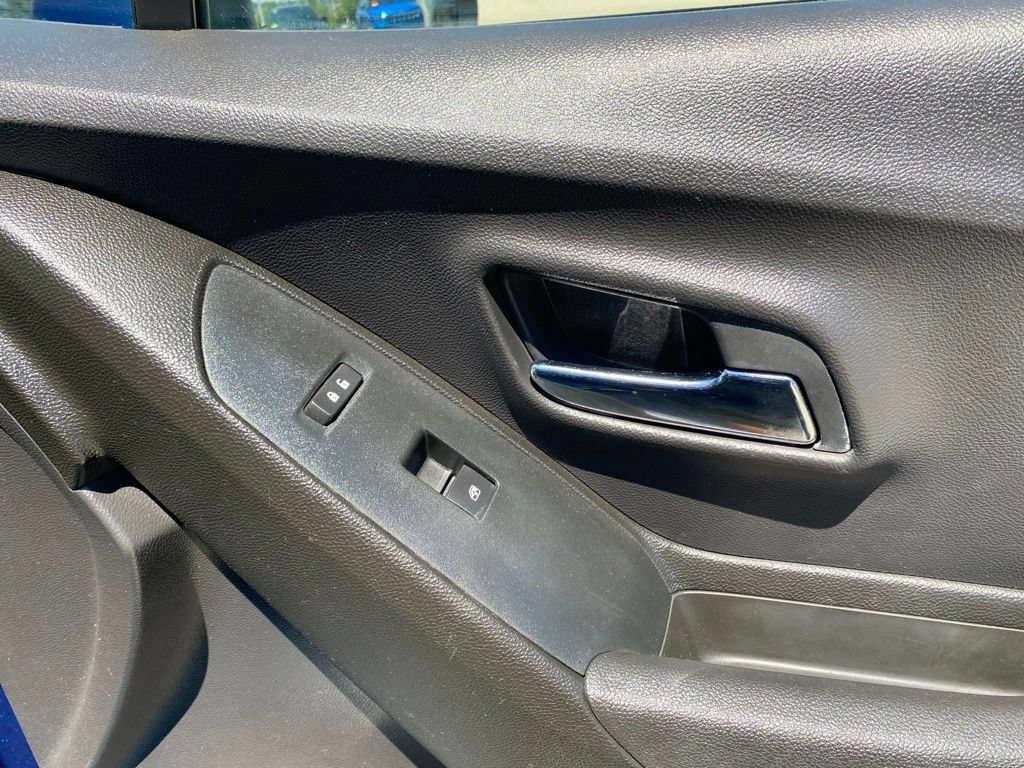 Used 2019 Chevrolet Trax LT w/ LT Convenience Package AWD/4WD image 12