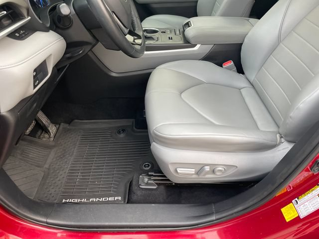 Used 2021 Toyota Highlander XLE w/ Protection Package #3 (TMS) AWD/4WD image 9