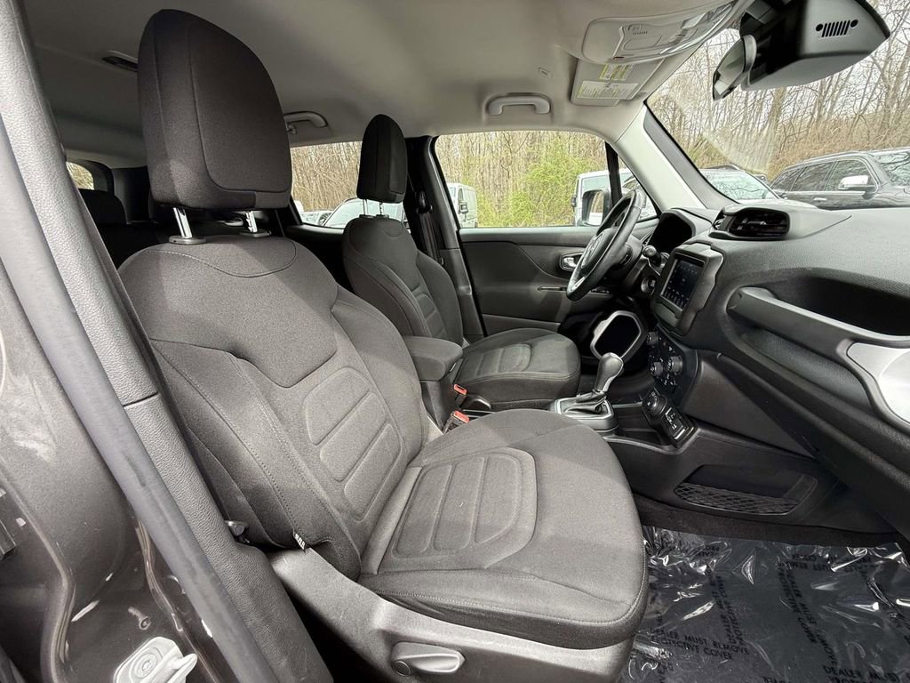 Used 2020 Jeep Renegade Latitude w/ Cold Weather Group image 10