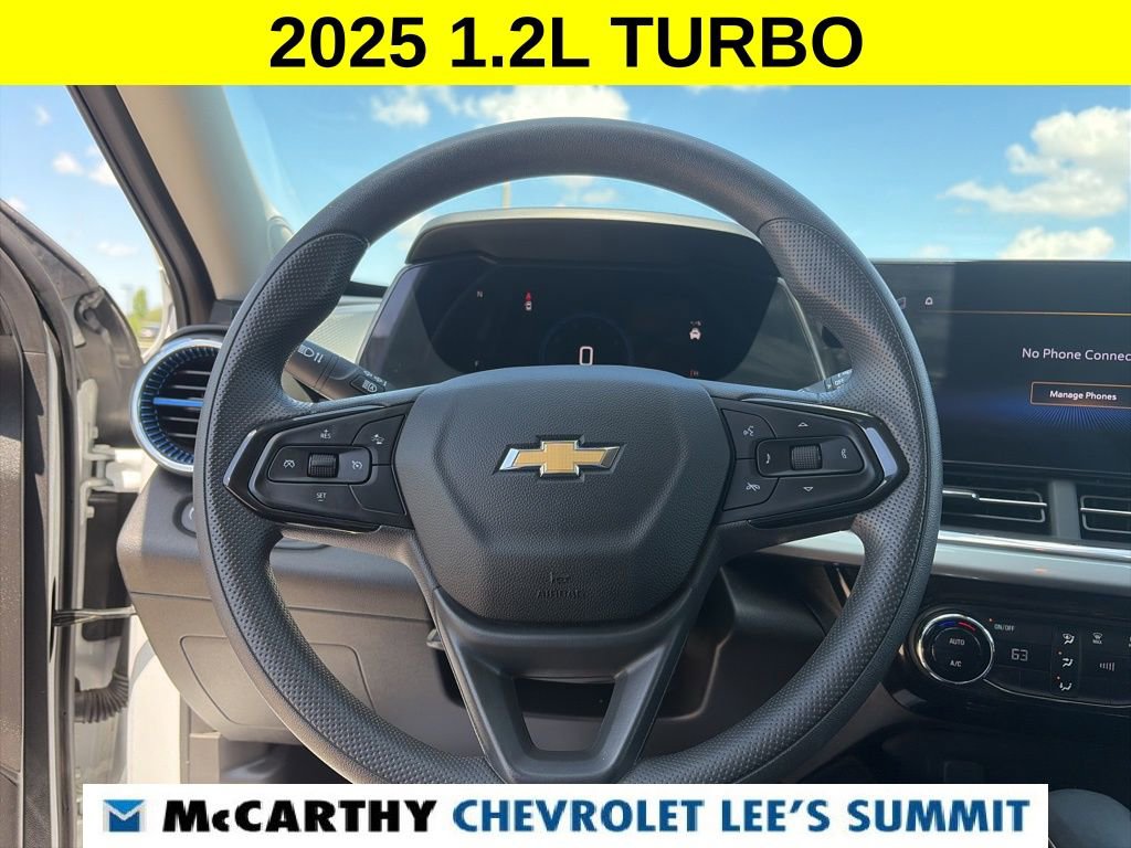 Used 2025 Chevrolet Trax LT FWD image 18