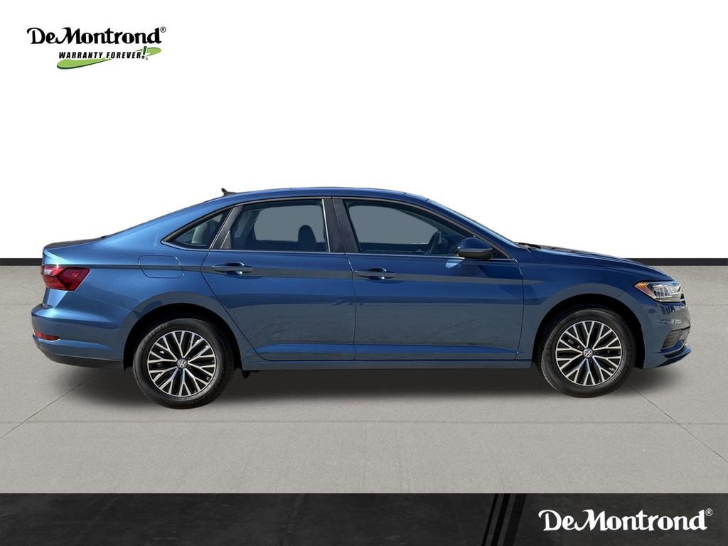 Used 2020 Volkswagen Jetta SE w/ SE Cold Weather Package image 4