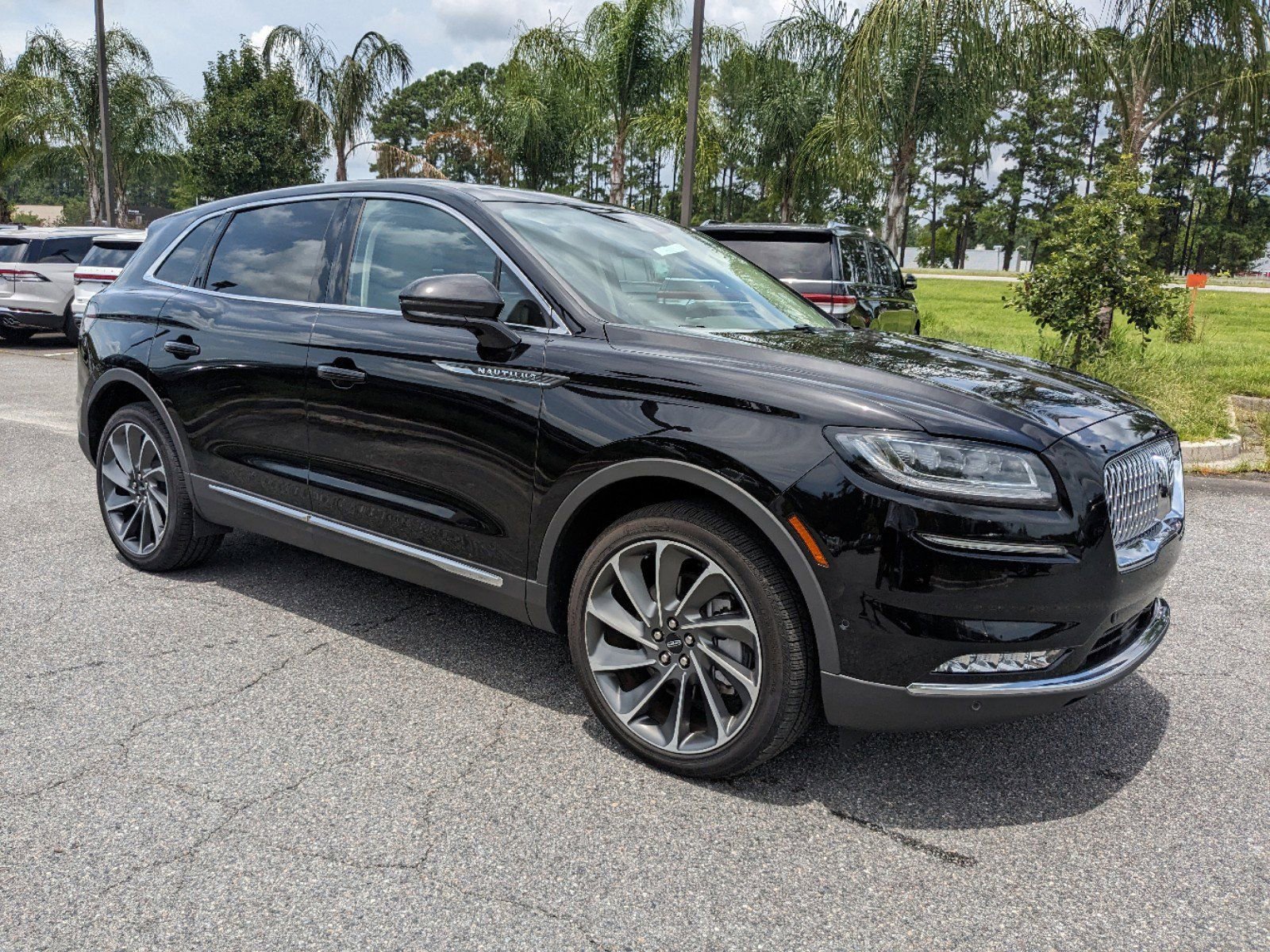 Certified 2023 Lincoln Nautilus Reserve w/ Equipment Group 202A image 3