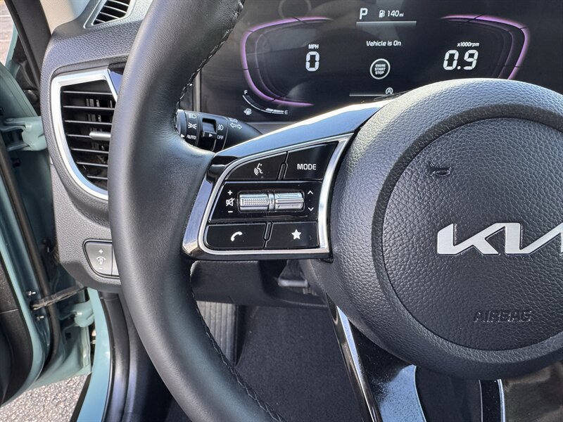 Used 2025 Kia Seltos S AWD/4WD image 16