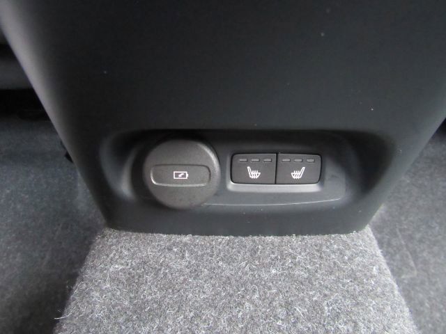 Used 2022 Volvo XC40 P8 Recharge Plus image 28