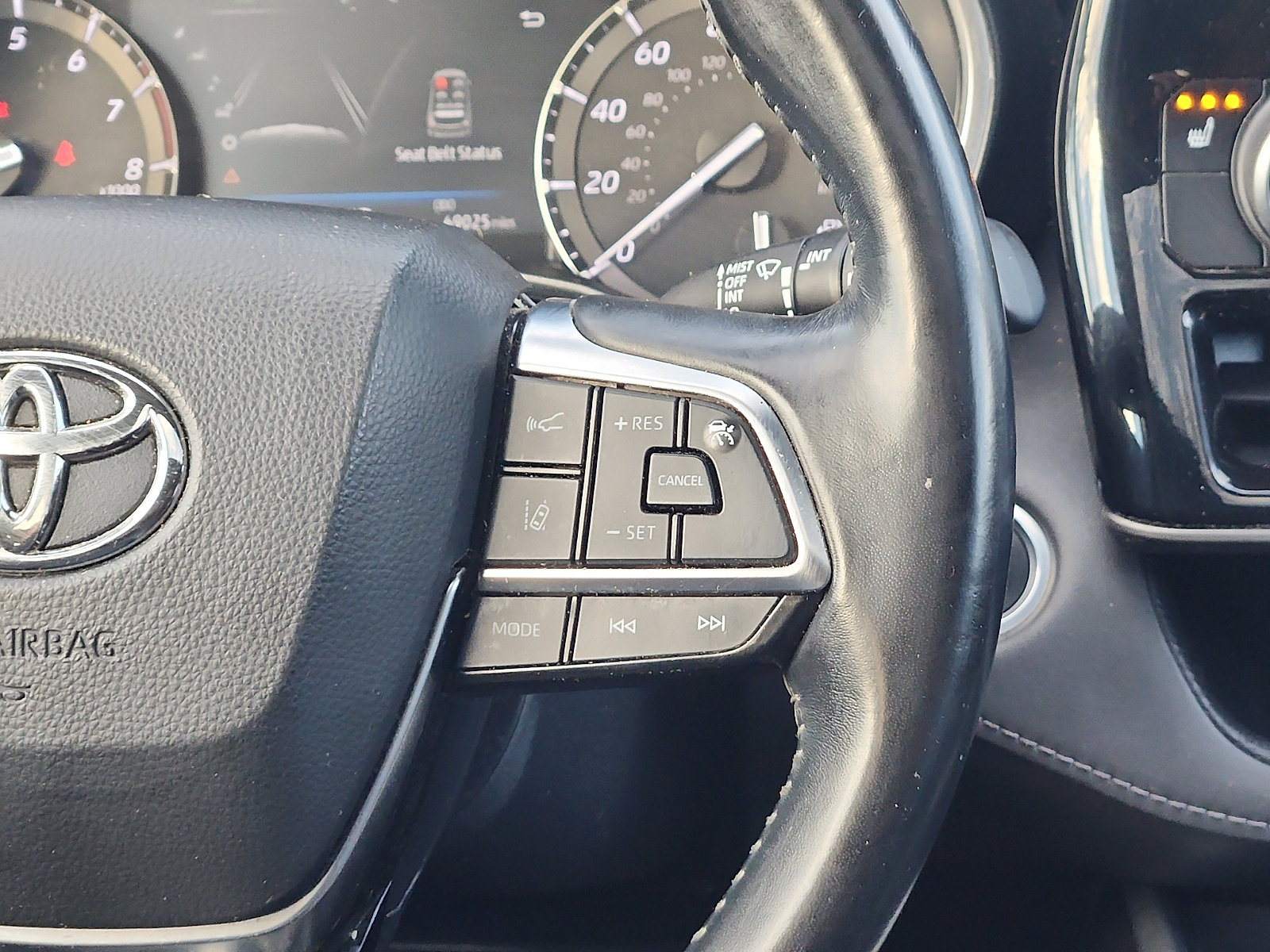 Used 2021 Toyota Highlander XLE AWD/4WD image 15