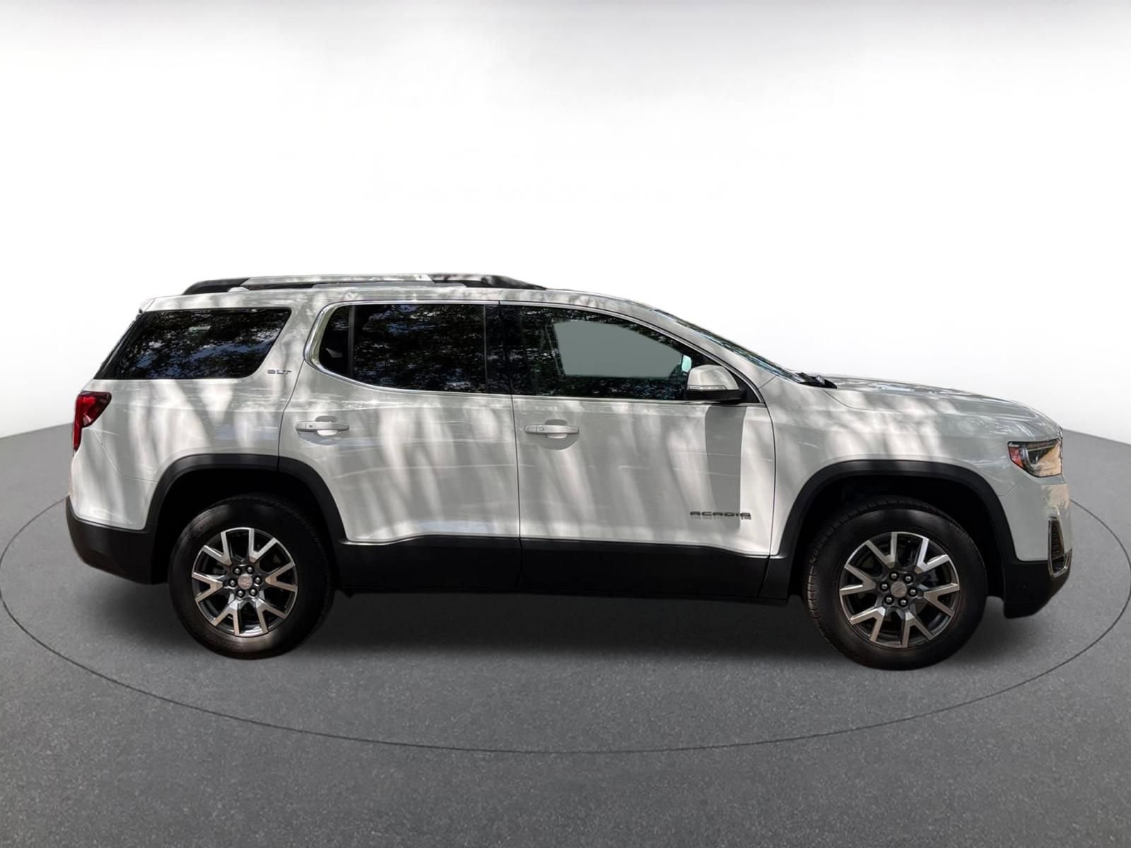 Used 2023 GMC Acadia SLT FWD image 8