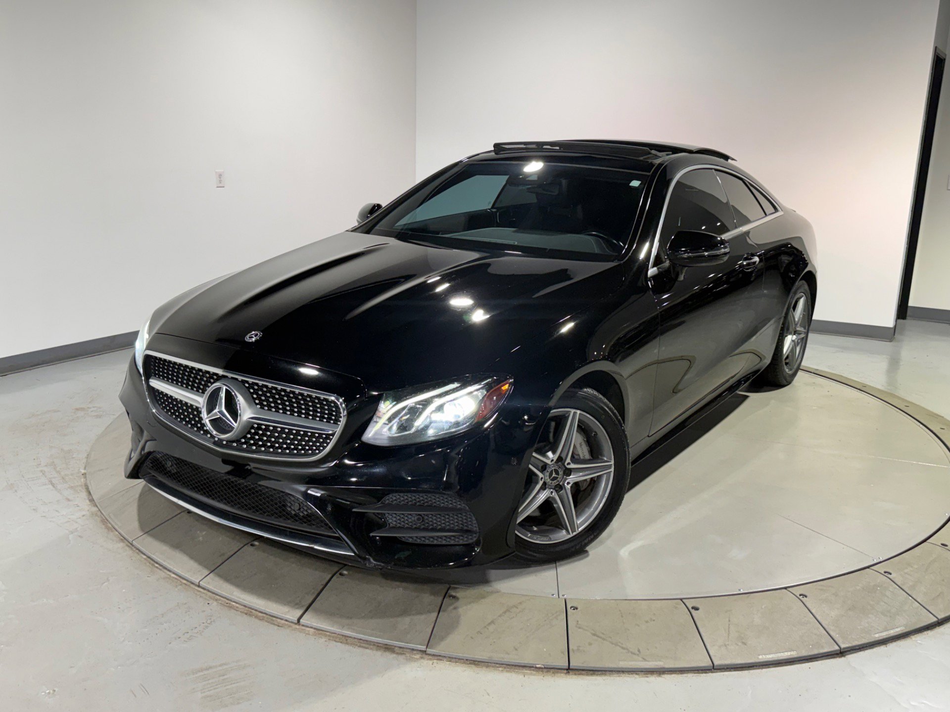 Used 2018 Mercedes-Benz E 400 4MATIC Coupe image 4