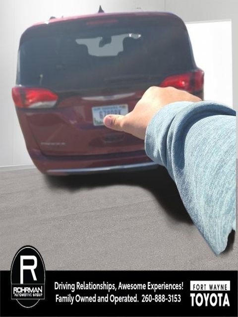 Used 2020 Chrysler Pacifica Touring-L Plus w/ Tire & Wheel Group image 7