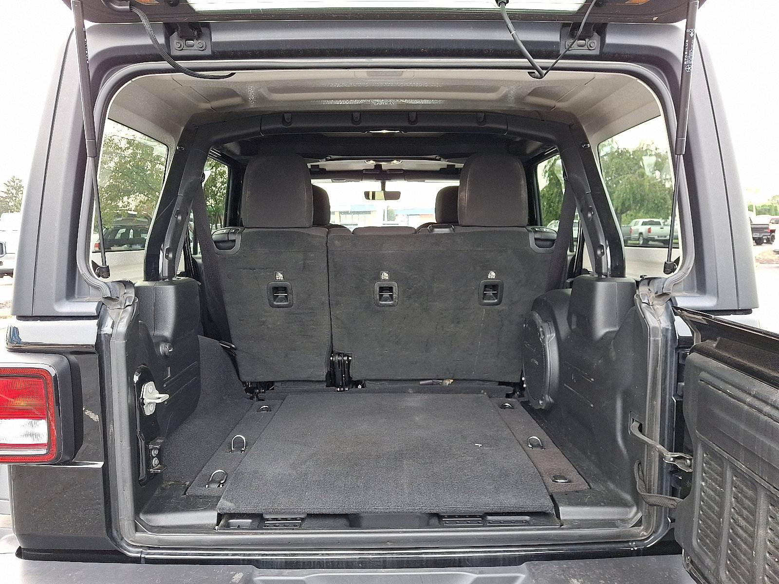 Used 2023 Jeep Wrangler Unlimited Rubicon image 31