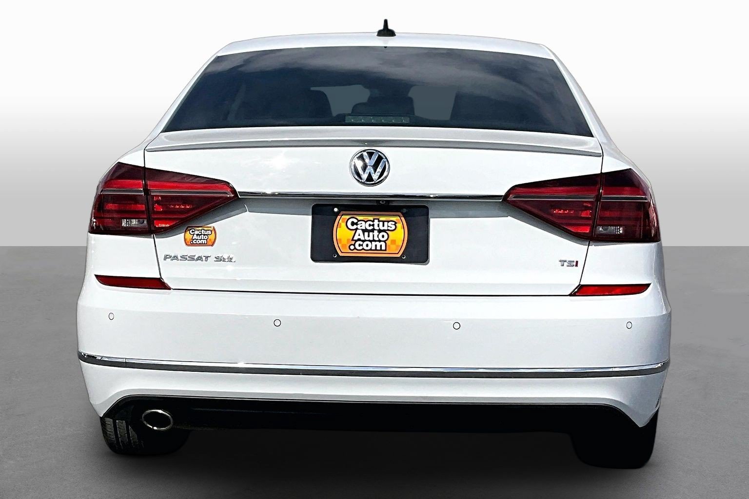 Used 2018 Volkswagen Passat 2.0T SEL Premium FWD image 4