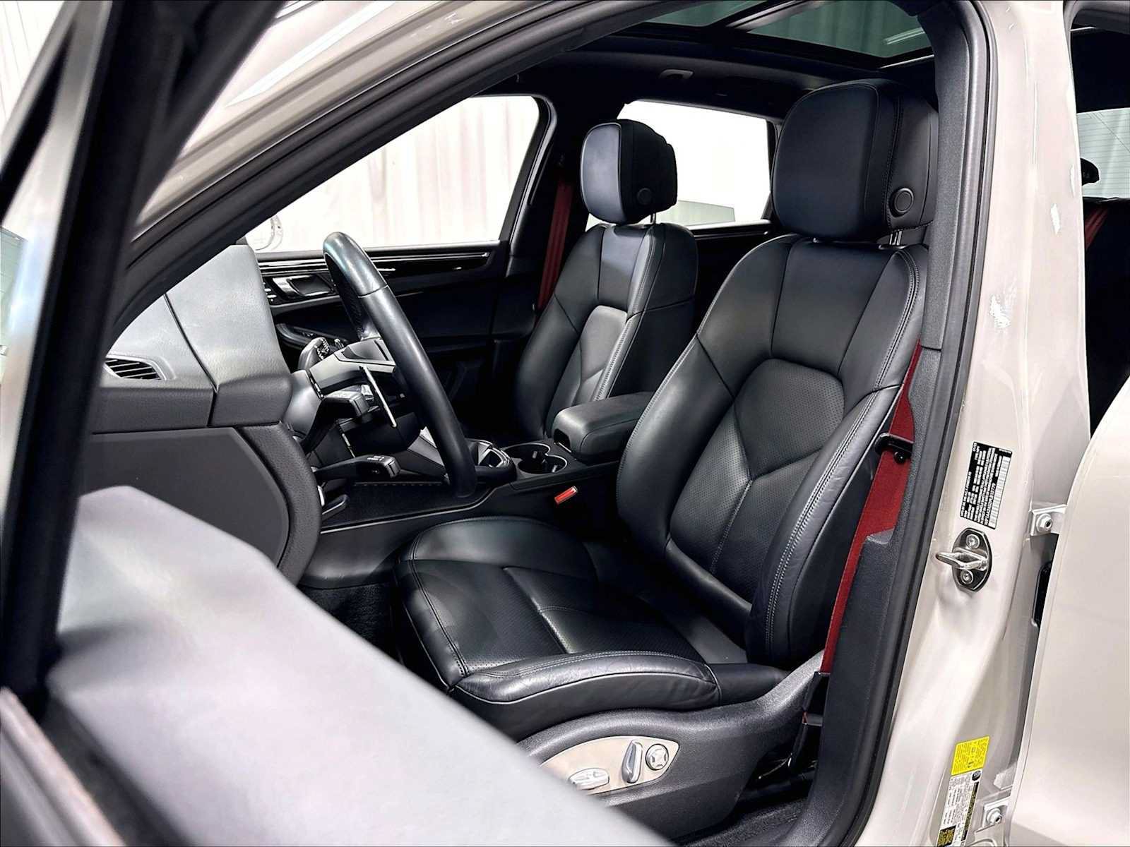 Used 2023 Porsche Macan AWD/4WD image 7