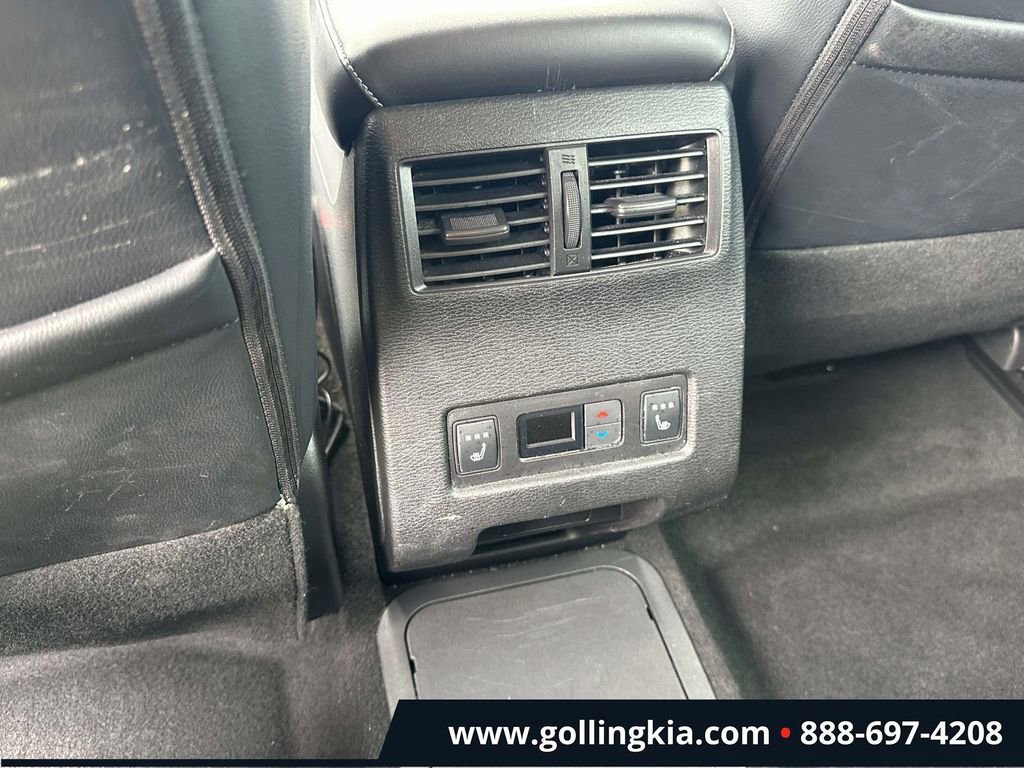 Used 2023 Mitsubishi Outlander SEL AWD/4WD image 12