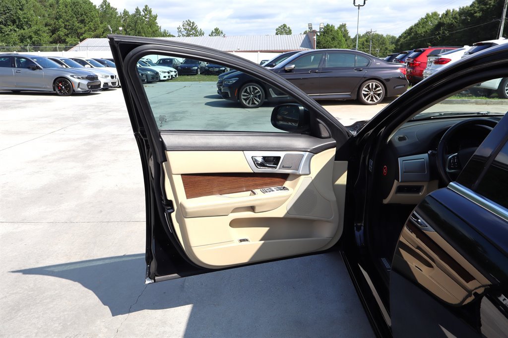 Used 2013 Jaguar XF RWD image 36