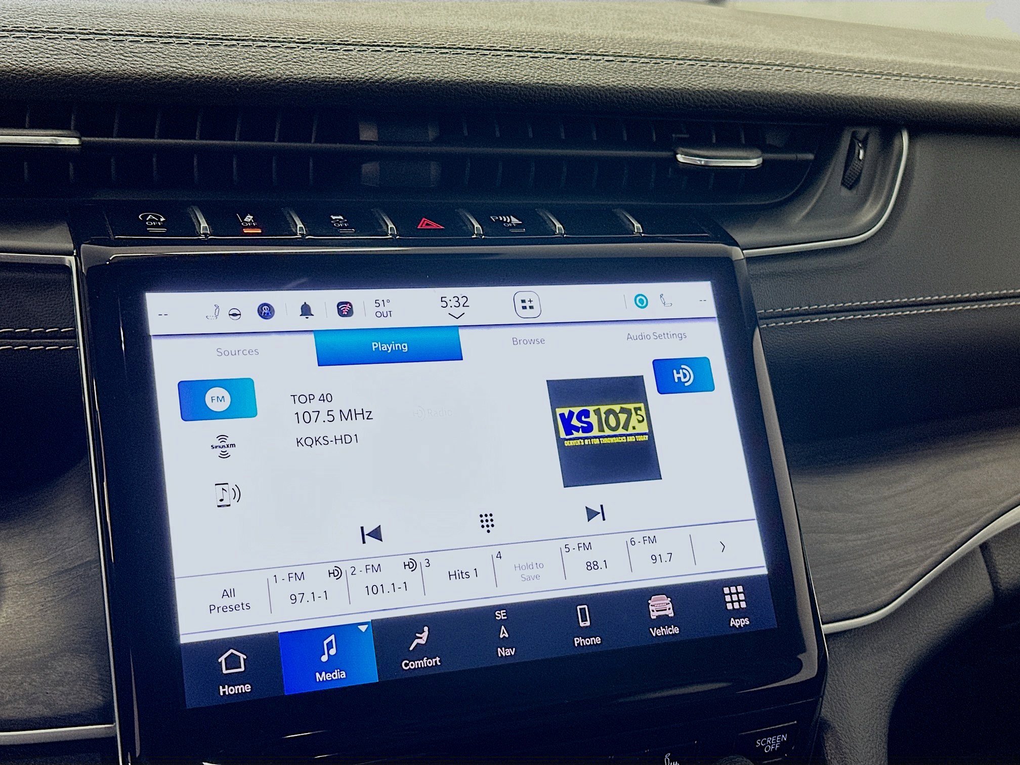 Used 2023 Jeep Grand Cherokee Limited w/ Black Appearance Package image 21