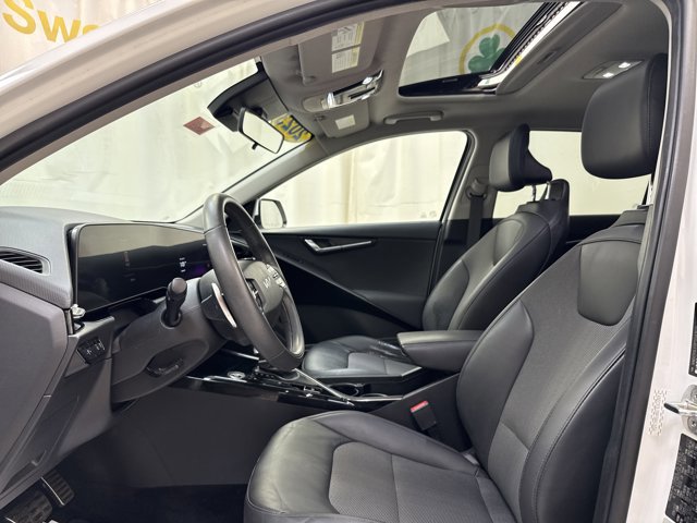 Certified 2023 Kia Niro EX Touring image 12
