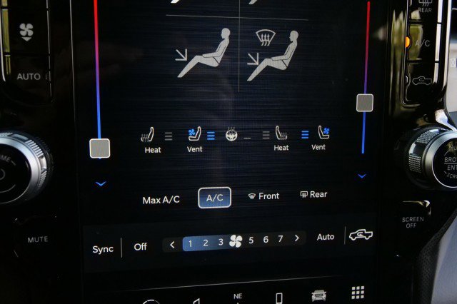Used 2023 RAM 3500 Limited image 15