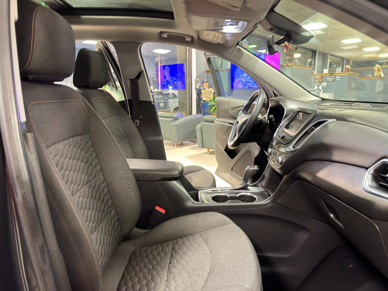 Used 2020 Chevrolet Equinox LT FWD image 24