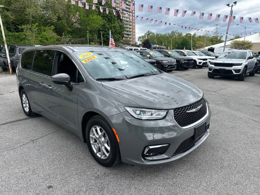 Used 2023 Chrysler Pacifica Touring