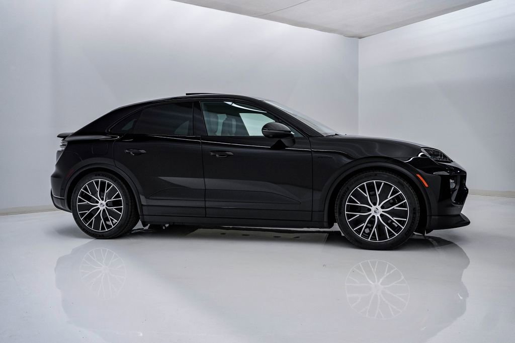 New 2026 Porsche Macan 4 Electric AWD/4WD image 9