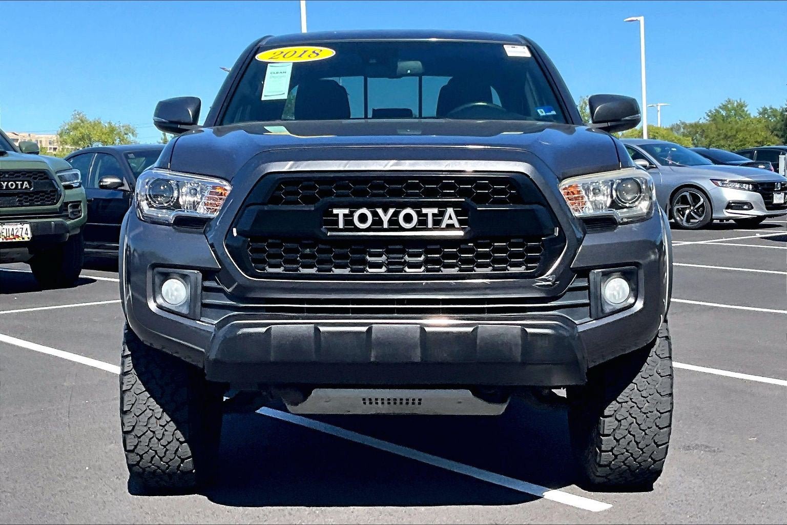 Used 2018 Toyota Tacoma TRD Off-Road w/ Technology Package AWD/4WD image 3