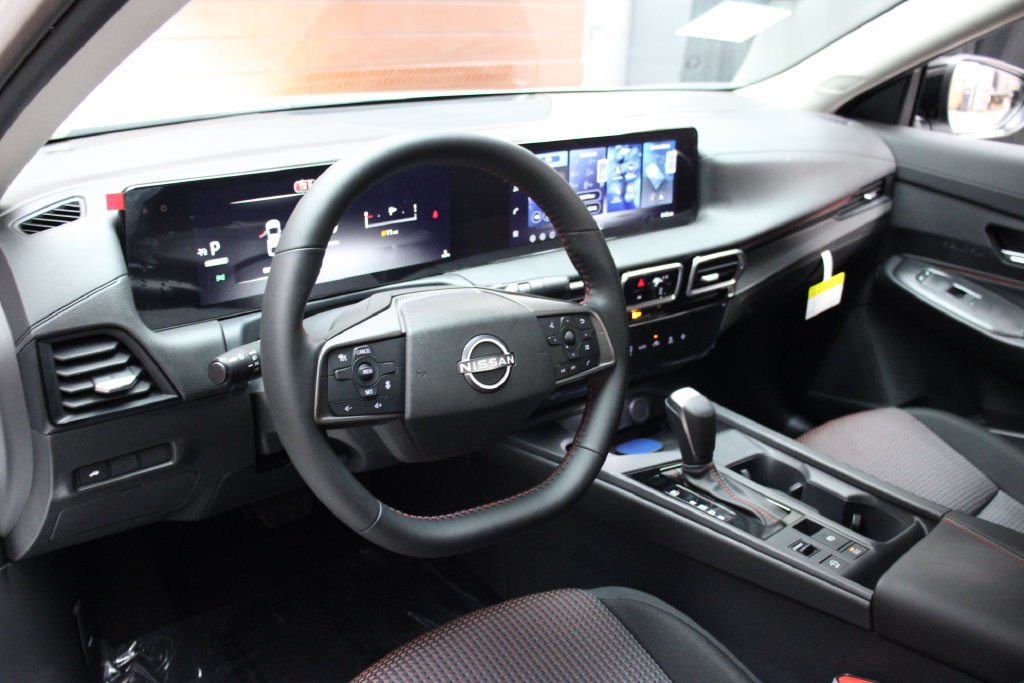 New 2027 Nissan Sentra SR w/ Floor Mat Package FWD image 18