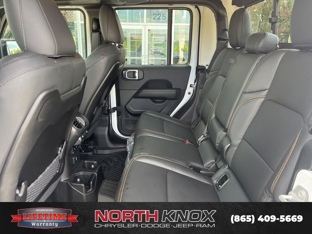 Used 2025 Jeep Gladiator Sport AWD/4WD image 12