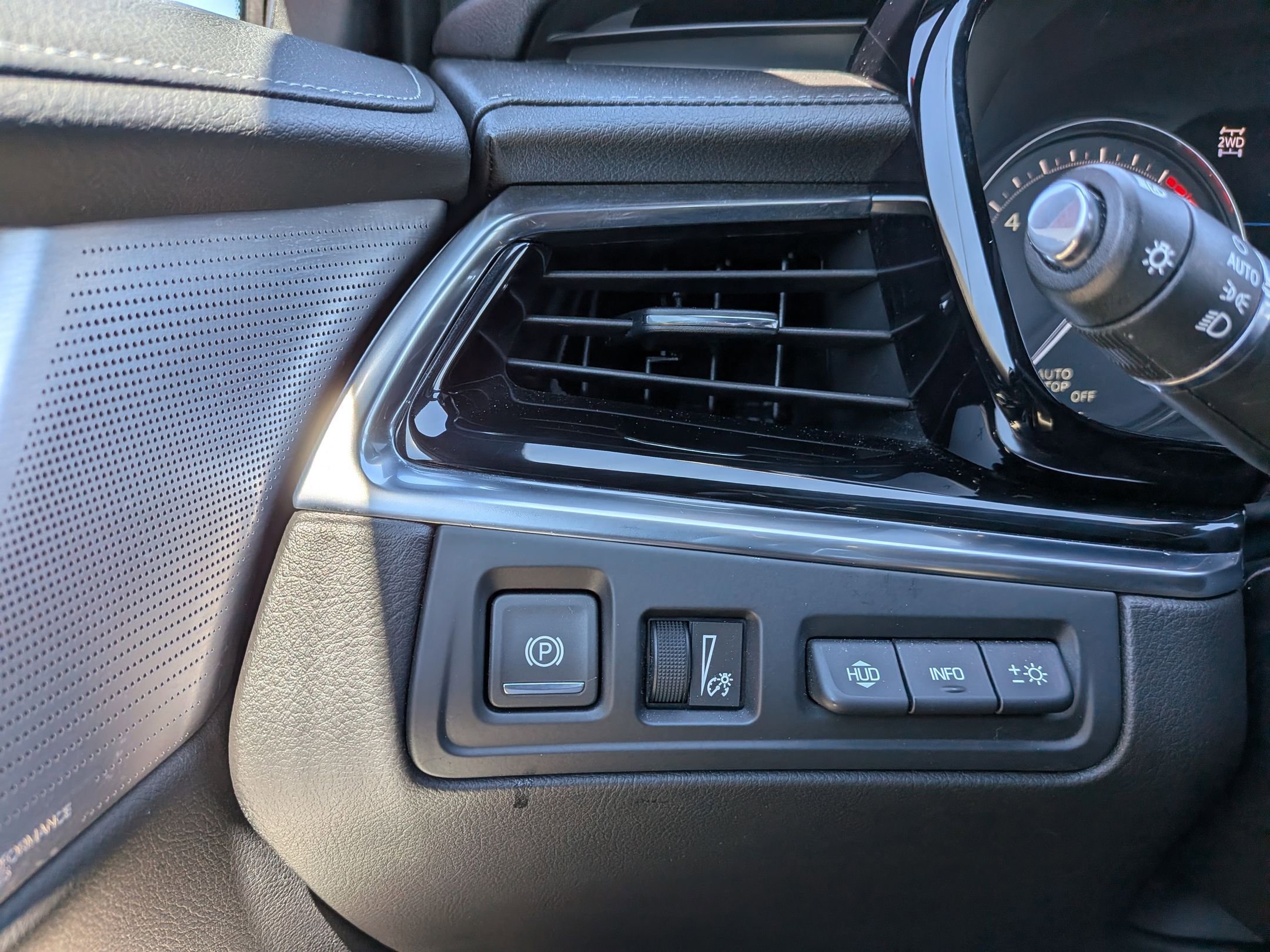 Certified 2023 Cadillac XT6 Sport w/ Technology Package AWD/4WD image 17