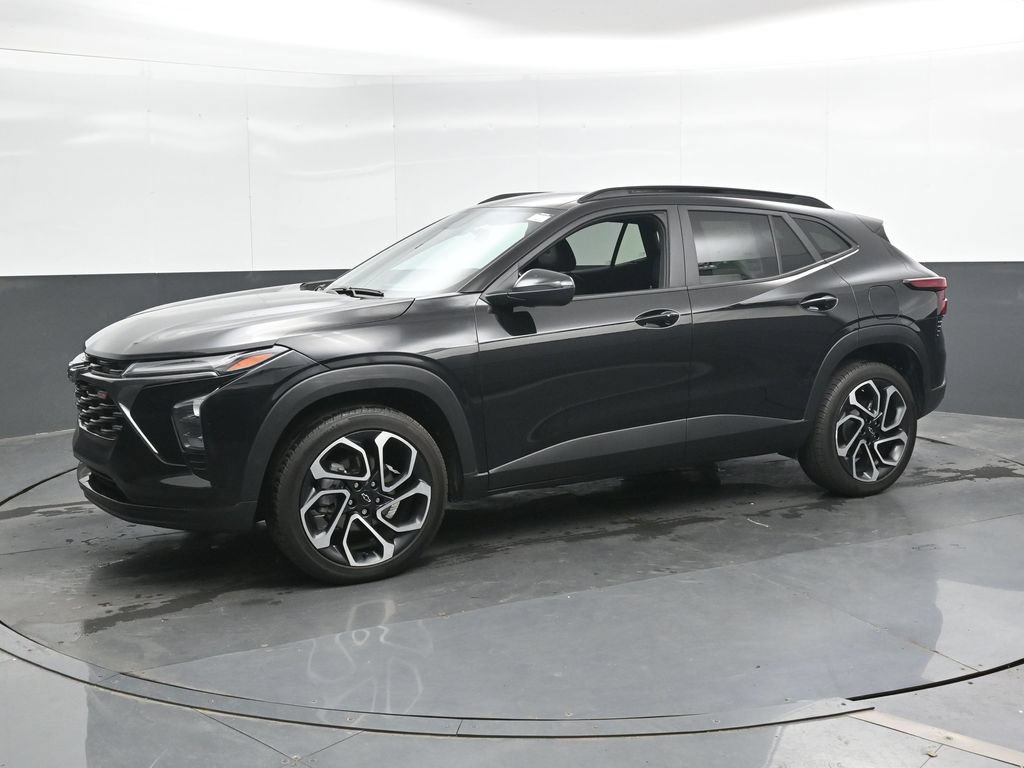 Used 2025 Chevrolet Trax RS w/ Sunroof Package FWD image 9