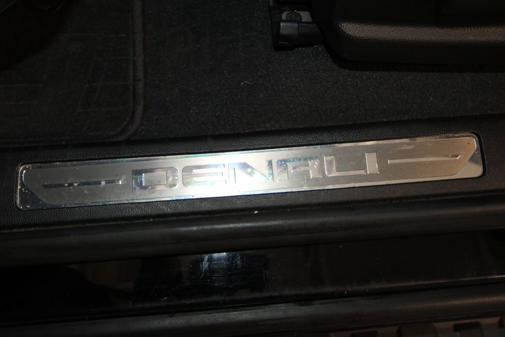 Used 2019 GMC Canyon Denali image 7