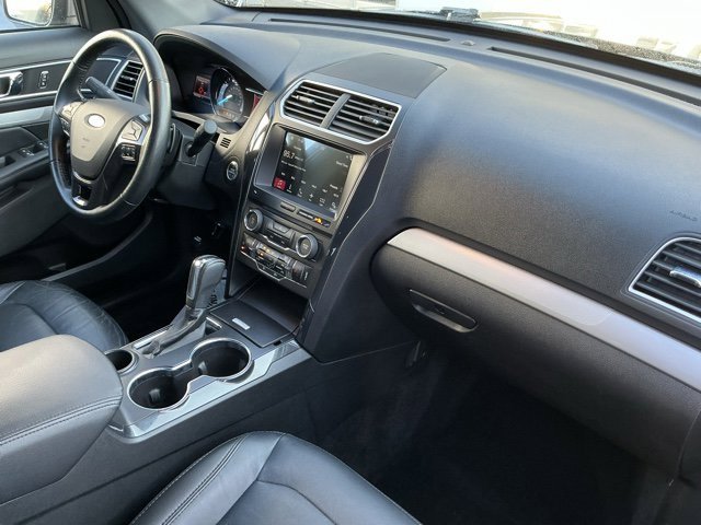 Used 2017 Ford Explorer XLT w/ Equipment Group 202A image 18