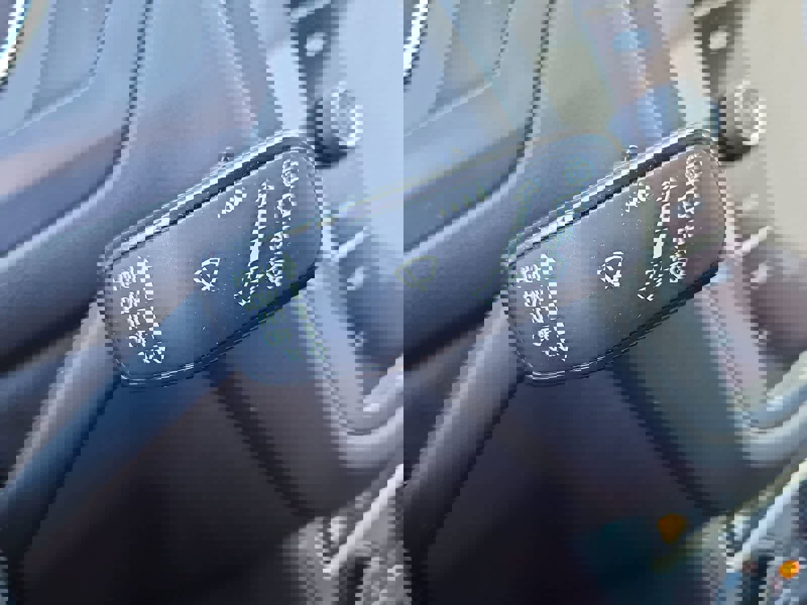 Used 2020 Volkswagen Tiguan SE w/ Panoramic Sunroof Package image 27