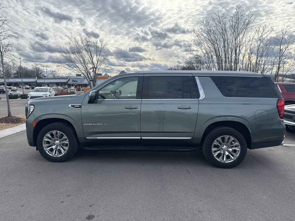 Used 2023 GMC Yukon XL Denali AWD/4WD image 12