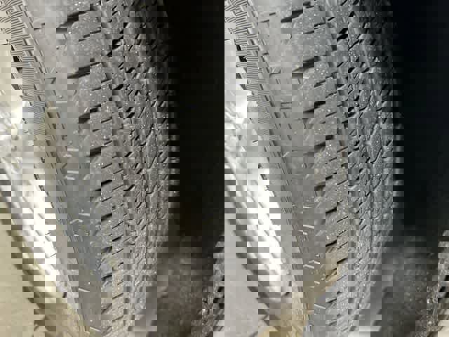 Used 2025 Chrysler Pacifica Select image 29