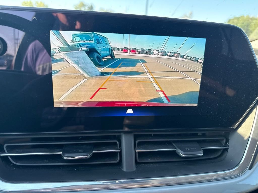 Used 2025 Chevrolet Trax LT w/ LT Convenience Package FWD image 14