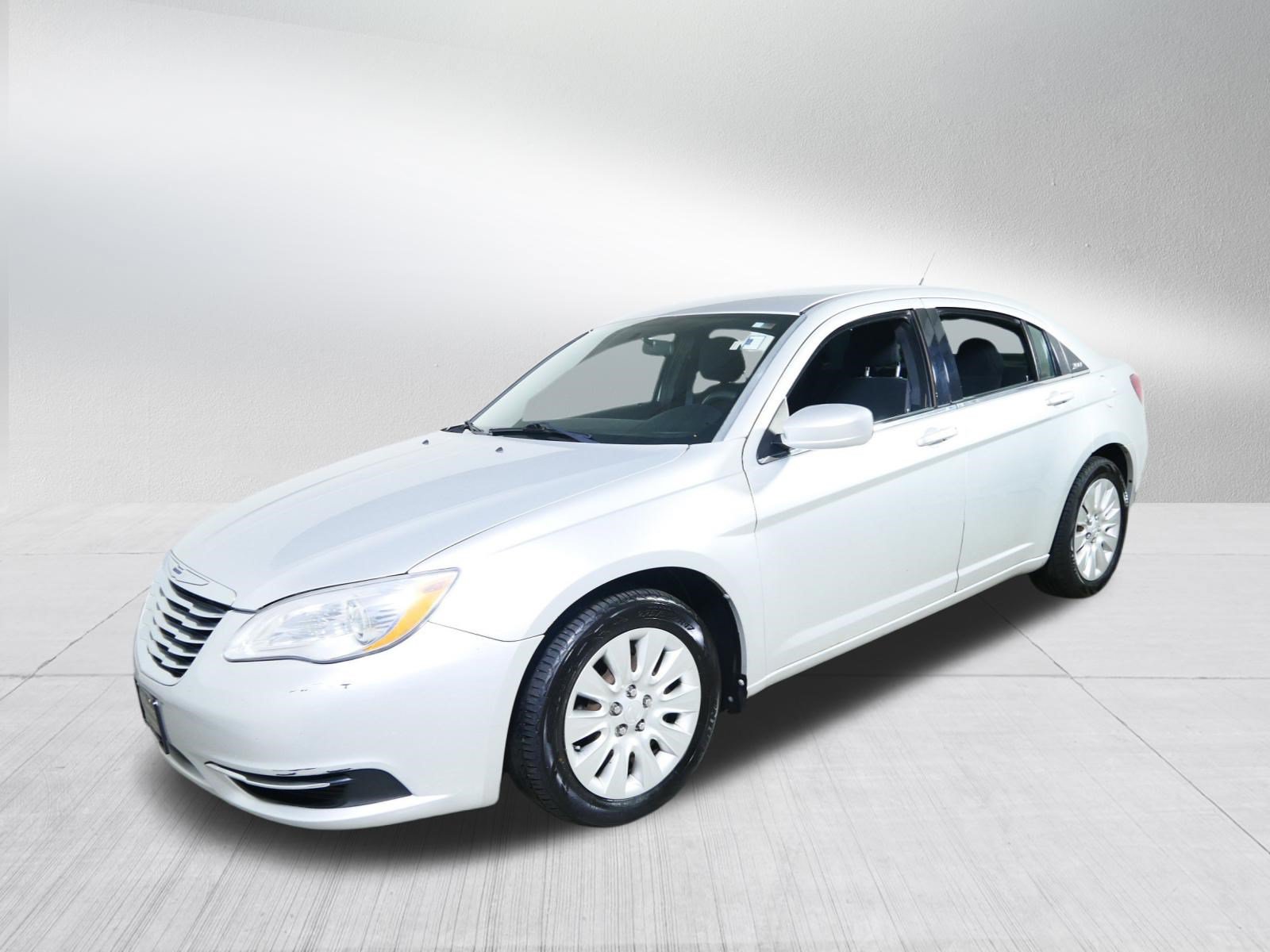 Used 2011 Chrysler 200 LX FWD image 3