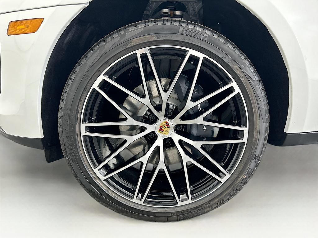 Used 2026 Porsche Macan AWD/4WD image 31